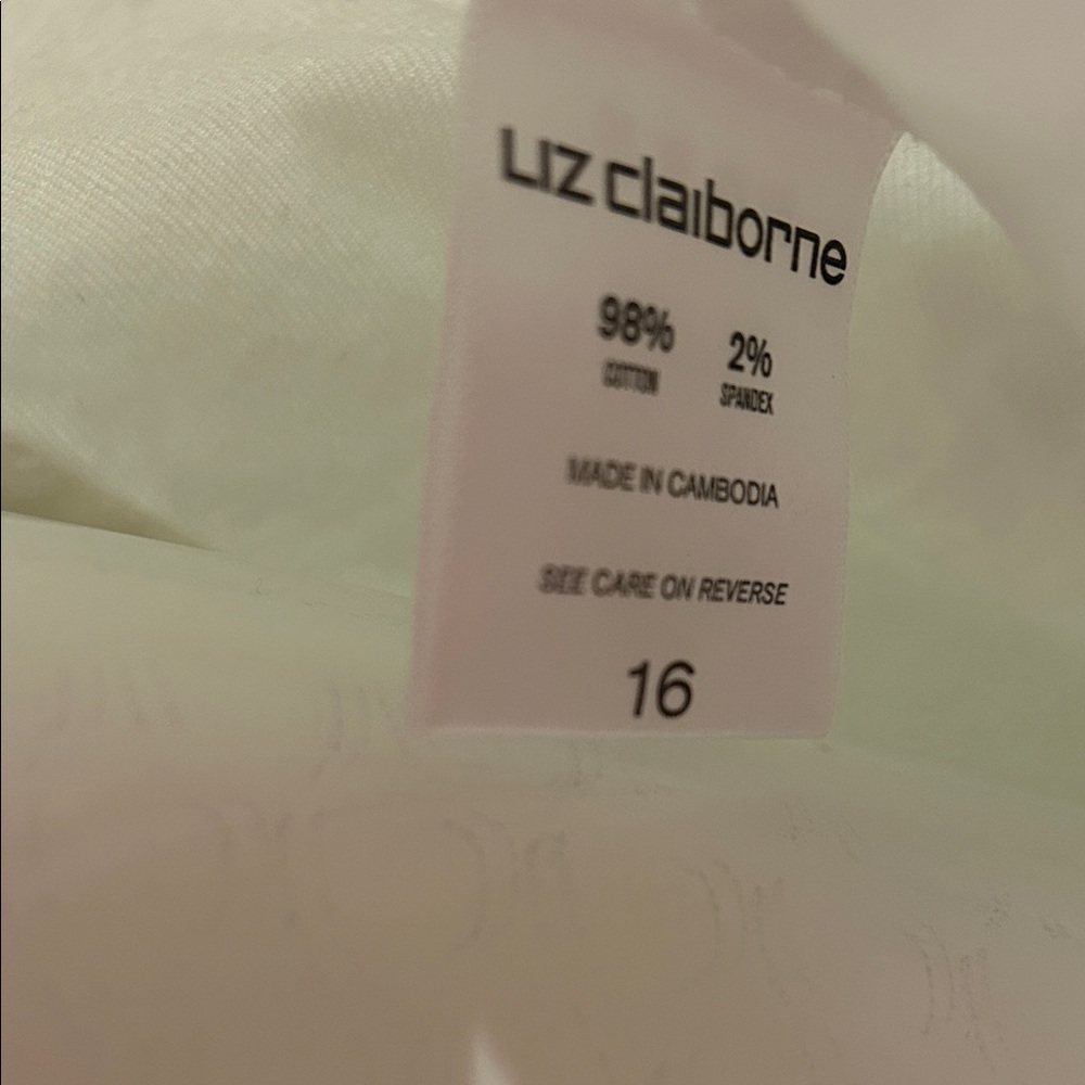 Women's White Jeans - Picture 3 of 4